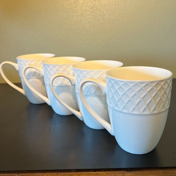 Set of 4 Mikasa TRELLIS Pattern White Bone China Cups / Mugs ~ - Picture 2 of 8